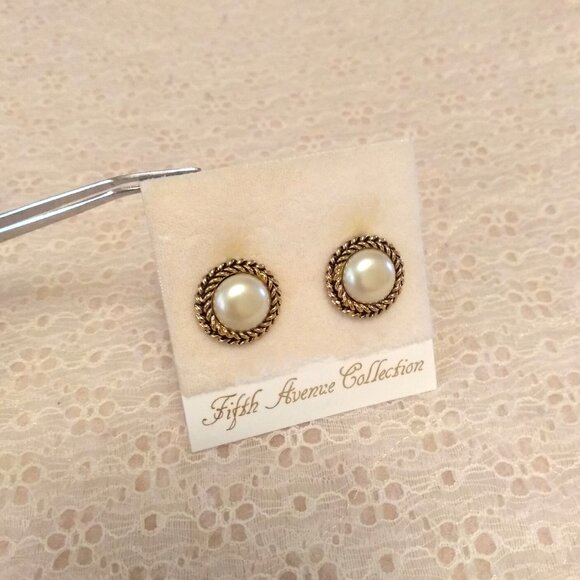 Vintage Signed M&J White Cream Faux Pearl Stud Button Gold Tone Earrings - Picture 3 of 7